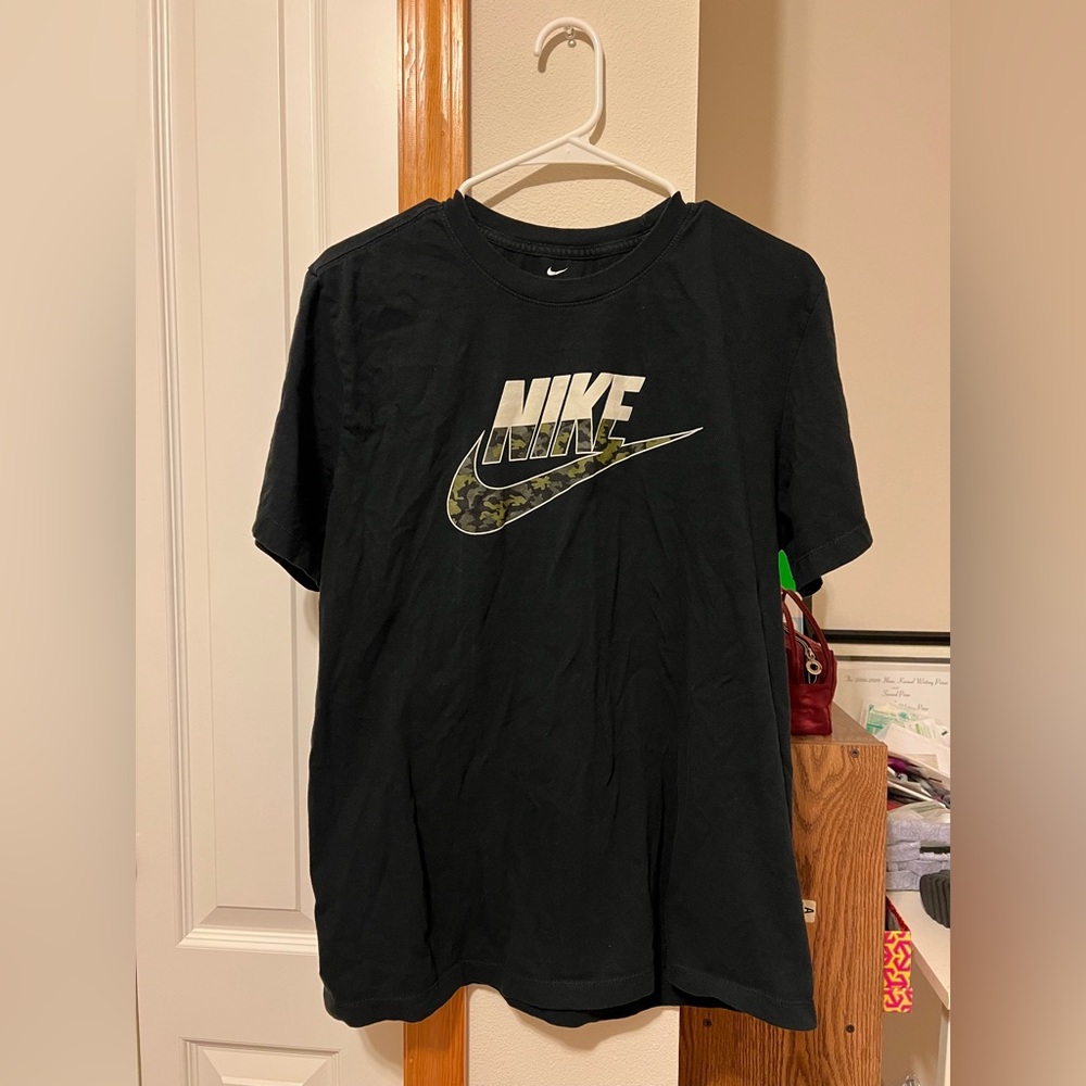 NIKE || Men’s Short Sleeve Graphic Tee